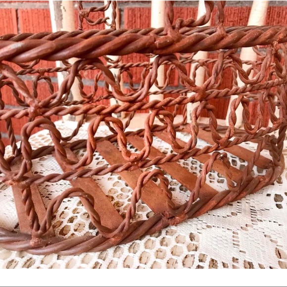 Vintage Twisted Metal Basket - Picture 2 of 7